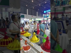 1-99 ग्राम फीडिंग मात्रा प्लास्टिक सामग्री के साथ स्वचालित पोल्ट्री फीडर डिवाइस